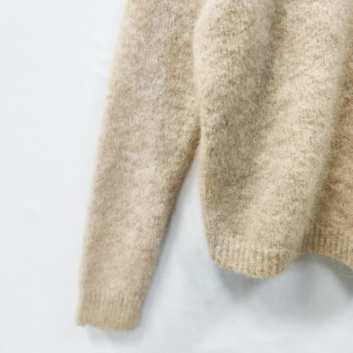 I modellisti a maglia, la seta di cashmere realizzano la produzione di maglioni roblox