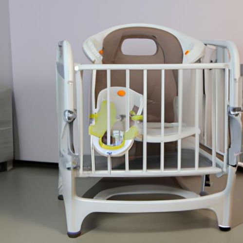 मल्टीफ़ंक्शनल बेबी स्लीपर क्रिब प्लास्टिक बेबी और कुर्सियाँ डेकेयर सुरक्षा बाड़ के लिए डायपर टेबल और खिलौने के साथ यात्रा बिस्तर बेबी उत्पाद गर्म बिक्री 2023
