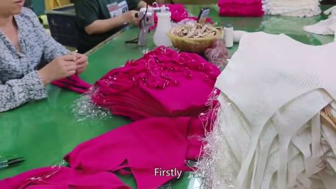 Impresa manifatturiera di top lavorati a maglia di design